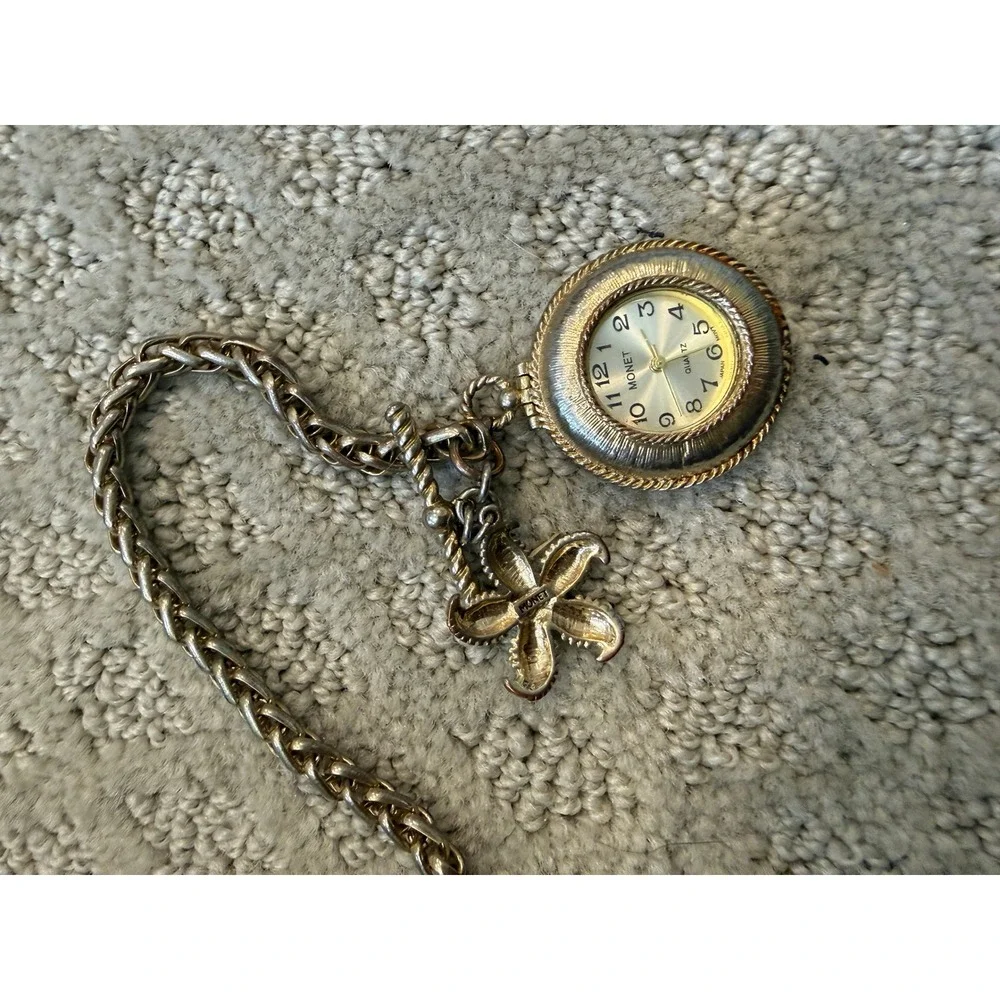 Monet Vintage‎ Two Tone Starfish Charm Bracelet Watch Nautical Toggle Clasp Gold